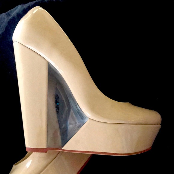 Beautiful wedge hill beige shoes by Aldo - Picture 1 of 5